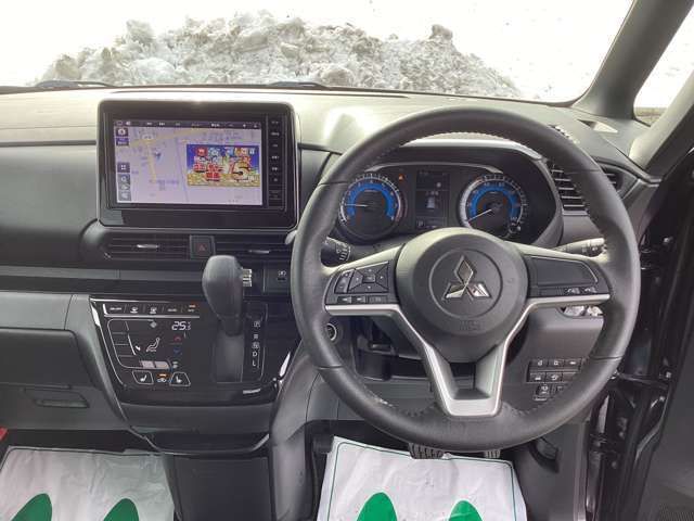 室内はブラック内装です。