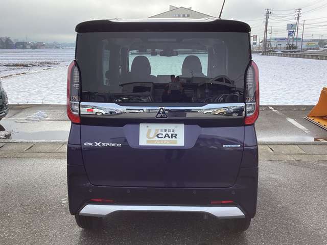 リヤワイパー＆ハイマウントストップランプ付き