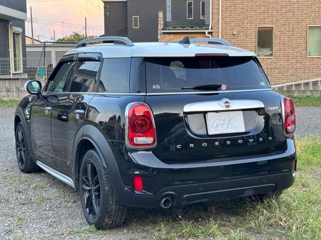 ディーゼルターボで燃費もよく、地上高も高いため乗り降りもしやすい、流行りのSUV型、MINIらしいデザインをそのままにヘッドライト等専用設計したカントリーな一台。