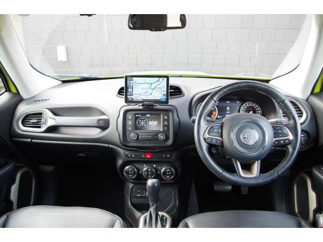 LIBERALAは、輸入車選びの新たなスタイルを提案するインポート・セレクト・ブランドです。オーナー様となる方がクルマから直接感じる感性を第一にした、最良の一台との出会いをコーディネートいたします。