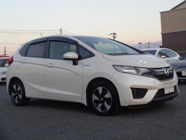 自社工場完備しており納車時の整備点検はもちろんアフターサービスや車検も安心してお任せ下さい。