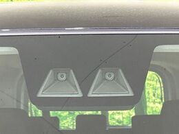 【スマートアシスト】走行中に前方の車両等を認識し、衝突しそうな時は警報とブレーキで衝突回避と被害軽減をアシスト。より安全にドライブをお楽しみいただけます。