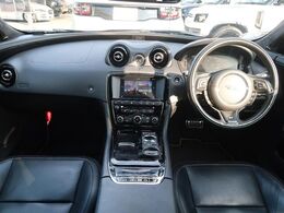 認定中古車　純正20インチアルミホイール　サンルーフ　全席シートヒーター＆クーラー　MERIDIANサラウンドサウンド　パドルシフト　パワーテールゲート　電動ステアリングコラム　メモリ付きパワーシート