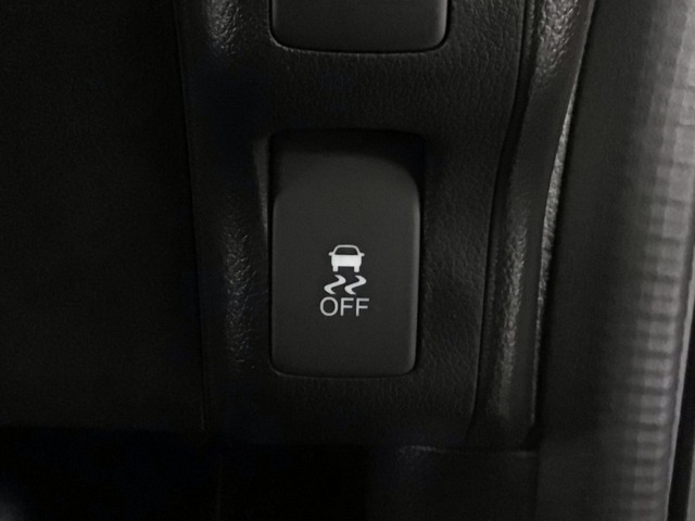 【VSA】ブレーキ時の車輪ロックを防ぐABS、加速時などの車輪空転を抑えるTCS、旋回時の横滑り抑制の3つの機能をトータルに制御！予期しないクルマの挙動の乱れを防ぐ安全装備です♪