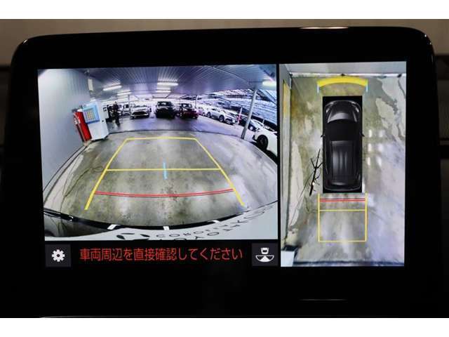 前後左右のカメラの映像を合成し、車を上から見たような視点のパノラミックビューモニター。後方の死角だけでなく左右や前方の障害物の発見もしやすくなります。