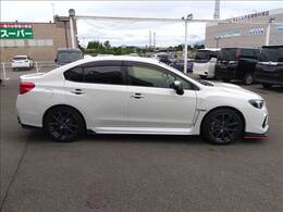 ワンオーナー☆カロッツェリア8型ナビ☆FSBモニター☆ETC☆STIスタイルパッケージ☆トランクスポイラー☆アイサイトツーリングアシスト☆LEDヘッドライト☆ハーフレザーシート☆シートヒーター☆禁煙車