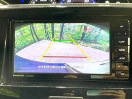【バックカメラ】駐車時に後方がリアルタイム映像で確認できます。大型商業施設や立体駐車場での駐車時や、夜間のバック時に大活躍！運転スキルに関わらず、今や必須となった装備のひとつです！