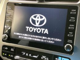【純正8インチナビ】人気の純正ナビを装備しております。ナビの使いやすさはもちろん、オーディオ機能も充実！キャンプや旅行はもちろん、通勤や買い物など普段のドライブも楽しくなるはず♪