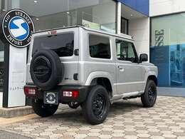 エンジンをフロントタイヤ前端より後方に配置したFRレイアウト。