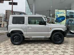 街にも海にも似合うこのデザインにいつも夢中！日常をカラフルに彩ってくれるから。