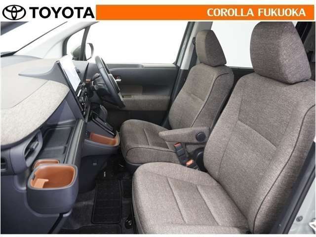 お客様にお座りいただくシートは、手作業で丁寧に洗浄いたしました。