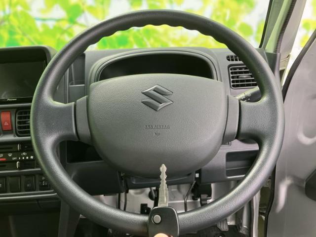 WECARSの展示場では実際に見て、触ってお車をお選びいただけます！知識の豊富な営業スタッフが様々なカーライフをご提案いたします！