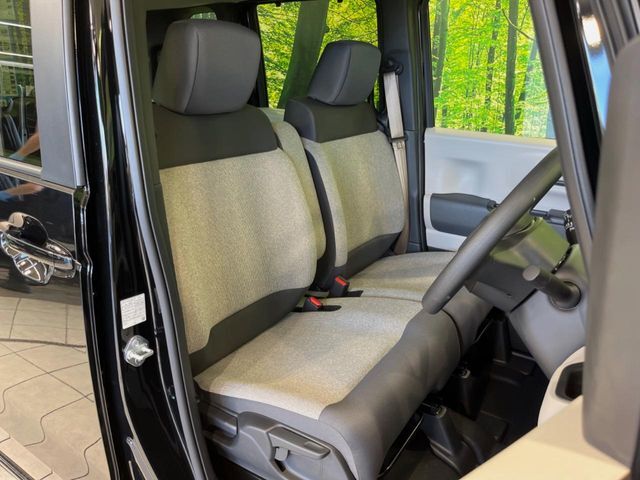 運転席シート廻りは使用感も少なく、良好な状態となっています。前オーナー様が丁寧に使っていたことがよくわかりますね。