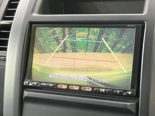 【バックカメラ】駐車時に後方がリアルタイム映像で確認できます。大型商業施設や立体駐車場での駐車時や、夜間のバック時に大活躍！運転スキルに関わらず、今や必須となった装備のひとつです！