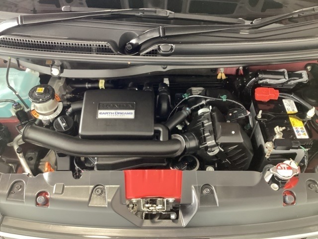 ホンダスタッフがしっかり整備して保証付きにてお渡し致します。エンジンルーム＆室内ルームともにクリーニング済みで清潔です。快適なドライブをお楽しみください。