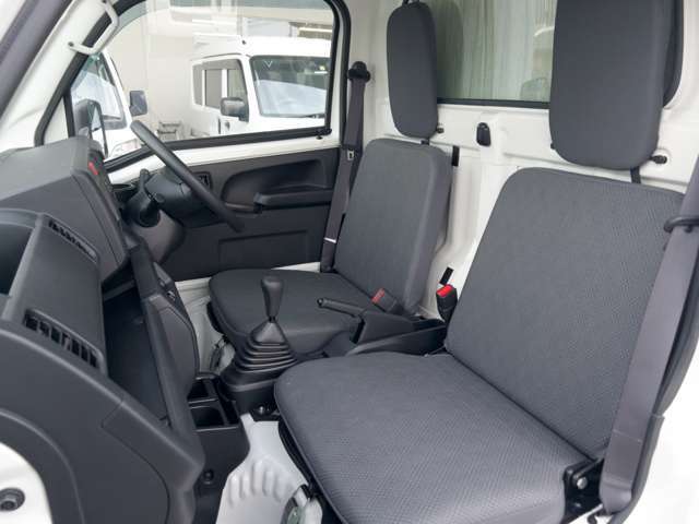中古車は早い者勝ちです！！お車を見にご来店頂きましたら　きっと気に入って頂ける自信がございます！！全スタッフ　お客様のご来店を心よりお待ちしております！！ホームページ　http://www.jobcars.jp