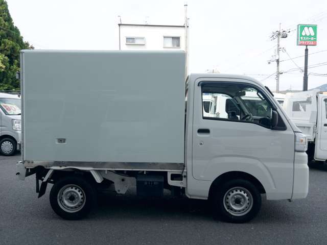 当店では、お客様へ安さと安心の提供を心掛けています！！次も車を買うならJOB　CARSでと言われるようにスタッフ一同頑張ります！ホームページ　http://www.jobcars.jp　TEL　072-852-0300