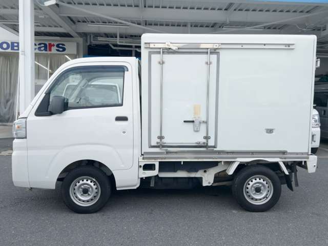 オールメーカー展示中！！色々な車種を見比べて頂いても構いません！！見て触って乗ってあなたにピッタリのお車をお探しにご来店ください！ホームページ　http://www.jobcars.jp