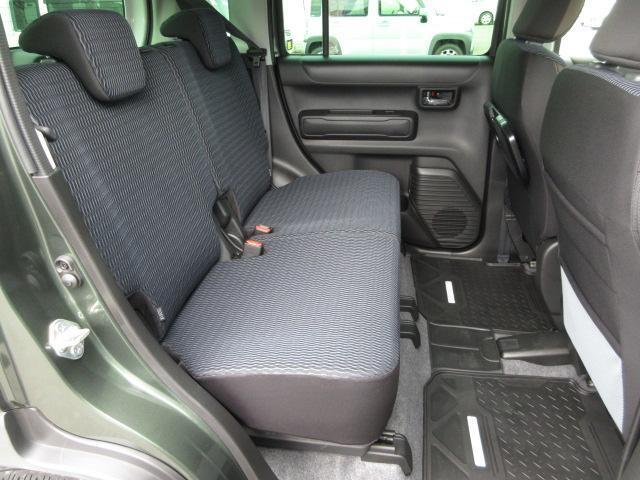 運転席側から。リヤシートも全車消毒済みです。リラックスできるゆったりした空間♪