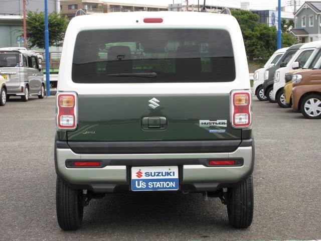 個性的なバックビュー。後方車両に急ブレーキを知らせる【エマージェンシーストップシグナル】装備！
