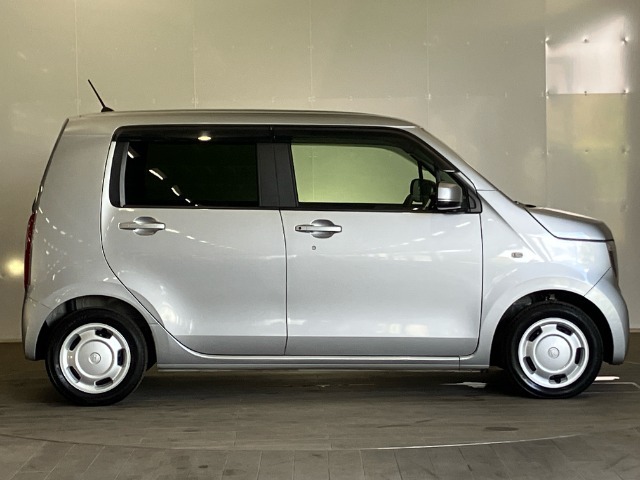 弊社のお客様からのワンオーナーの下取り車で入荷しました。弊社の整備記録も有るので、安心してお乗り頂けるお車です！