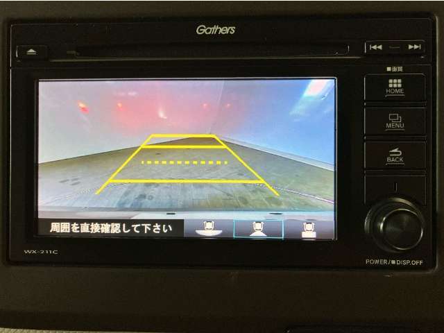 【リアワイドカメラ】3種類の表示で、後方確認をサポートします。『ノーマル画像』『広角180度画像』『真上からの見下ろし画像』をワンタッチで選べます。