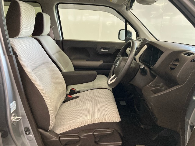 【禁煙表記について】タバコの臭いは感じられませんが、その他車内のニオイに関しては個人の主観となる為、実車確認の際に確認して頂いております。ご了承お願い致します。