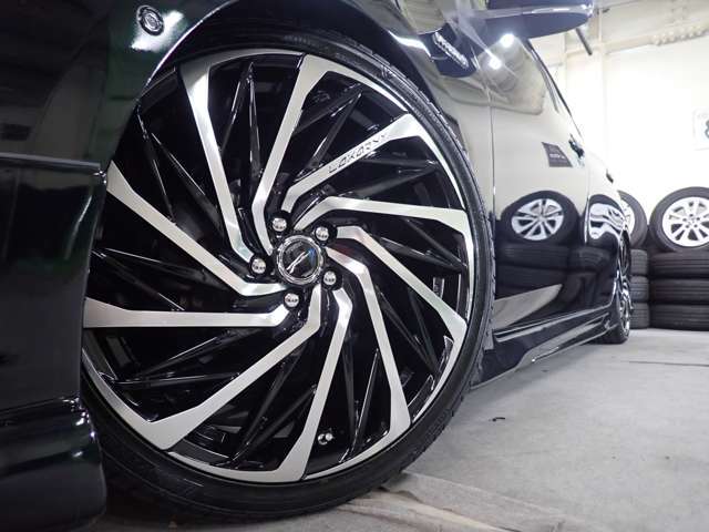 ホイールの変更も可能です。シュタイナー、シャレン、18,19インチございます。詳しくはスタッフまで