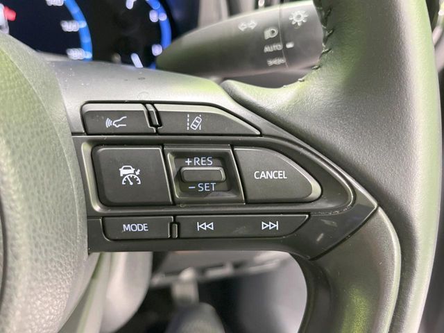 【レーダークルーズコントロール】高速道路での長距離走行が楽に！！自動で速度を保つクルーズコントロールが、衝突軽減システムと連携し、前方の車両を感知して車間を保つように速度調節してくれます！！