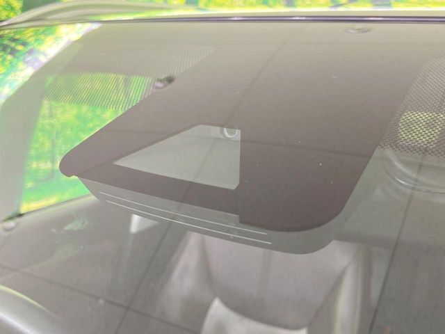 【トヨタセーフティセンス】走行中に前方の車両等を認識し、衝突しそうな時は警報とブレーキで衝突回避と被害軽減をアシスト。より安全にドライブをお楽しみいただけます。