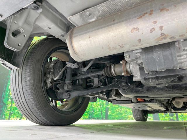 お車を安心してお乗りいただく為には、足回りの定期点検が欠かせません。サービスサポート（有償保証）では無料点検もご提供しており、安心のカーライフをお過ごしいただけるサポート体制が整っています。