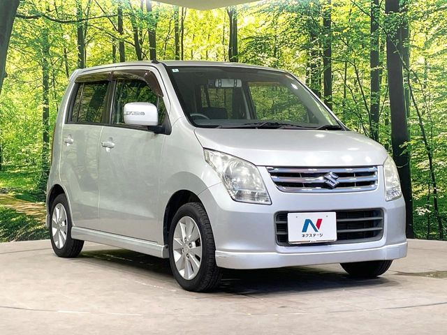 高透明度のガラス皮膜で撥水はもちろん、上質なツヤ・光沢を実現。紫外線や酸性雨から大切な愛車を保護し、色あせ・劣化を防止。「弾スプラッシュコート」、「弾プリミッサコート」からお選びいただけます。