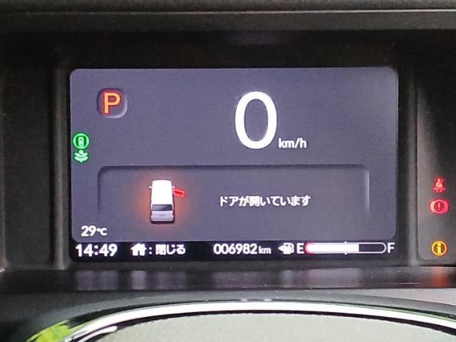WECARSの展示場では実際に見て、触ってお車をお選びいただけます！知識の豊富な営業スタッフが様々なカーライフをご提案いたします！