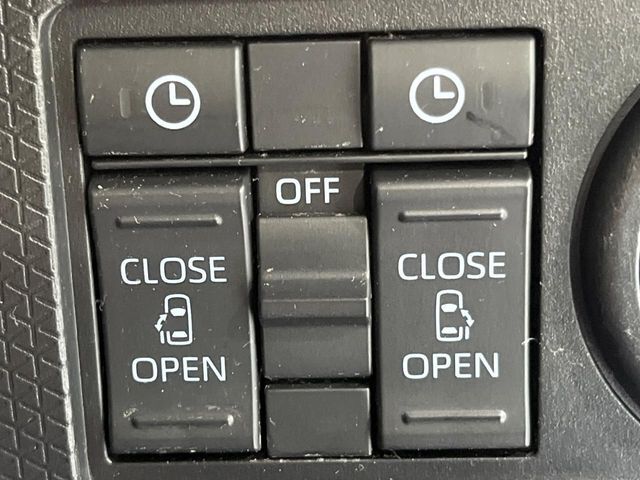 【両側パワースライドドア】スマートキーや運転席のスイッチで後席両側スライドドアの開閉が可能♪電動だから力を入れてドアを開ける必要が無く、小さなお子様でも簡単に開け閉めでき快適です♪