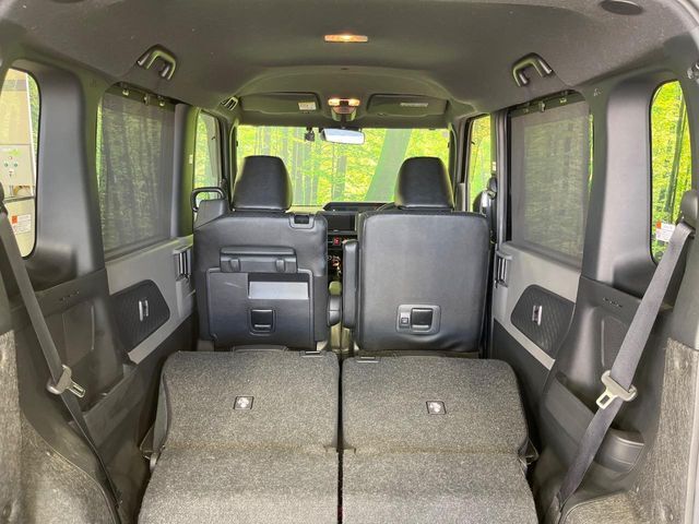 普段のお買い物や通勤、送迎等に十分な荷室スペースを確保しております。セカンドシートを倒すと、大きな荷物の積載も可能です♪