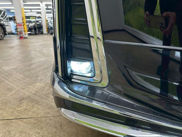 セカンドシートもこんなに広々してますよ！ゆったり座れますので同乗者の方にも喜ばれますね！遠方の方には写真や動画でも内装の状態をご覧いただけます♪