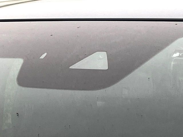 【スマートブレーキサポート】走行中に前方の車両等を認識し、衝突しそうな時は警報とブレーキで衝突回避と被害軽減をアシスト。より安全にドライブをお楽しみいただけます。