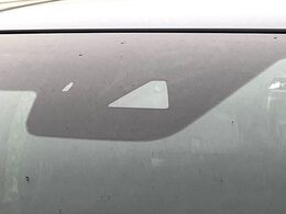 【スマートブレーキサポート】走行中に前方の車両等を認識し、衝突しそうな時は警報とブレーキで衝突回避と被害軽減をアシスト。より安全にドライブをお楽しみいただけます。