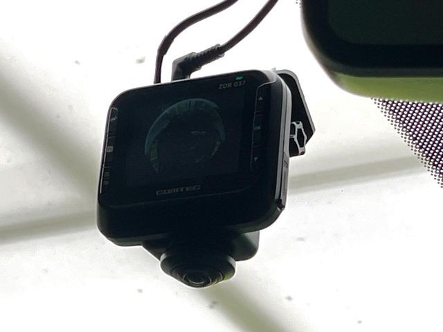 【ドライブレコーダー】安心・安全なカーライフに必須のドライブレコーダーを装備！走行中はもちろん、あおり運転や事故に遭遇した際の状況も映像で記録し、万一のリスクに備えます。