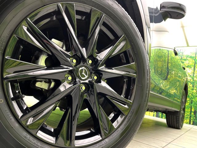 【純正19インチアルミホイール】外観にマッチした純正アルミホイールを装着しております。各種社外アルミホイールや、スタッドレスタイヤも取扱いしております。是非ご相談ください♪