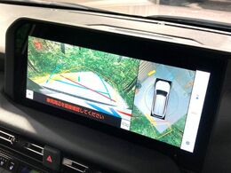 【パノラミックビューモニター】専用のカメラにより、上から見下ろしたような視点で360度クルマの周囲を確認することができます☆死角部分も確認しやすく、狭い場所での切り返しや駐車もスムーズに行えます。
