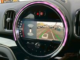 バックカメラ装備。後方確認に役立ち、楽々駐車やバックをしていただけます。