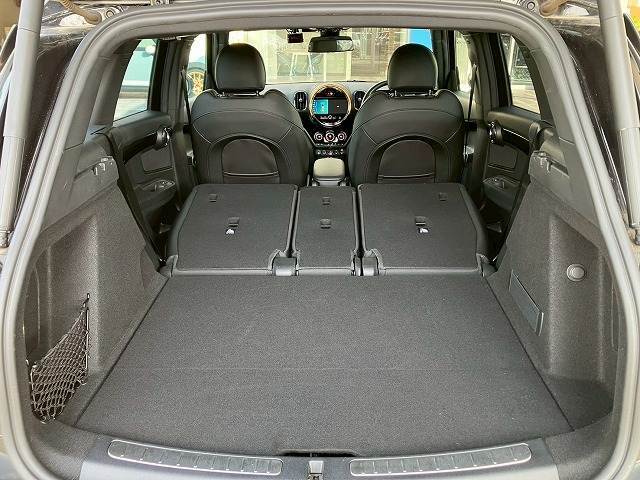 リアゲート内は広々使えます。シートアレンジ次第で遊び・通勤・送り迎え・買い物と自由が広がります！！