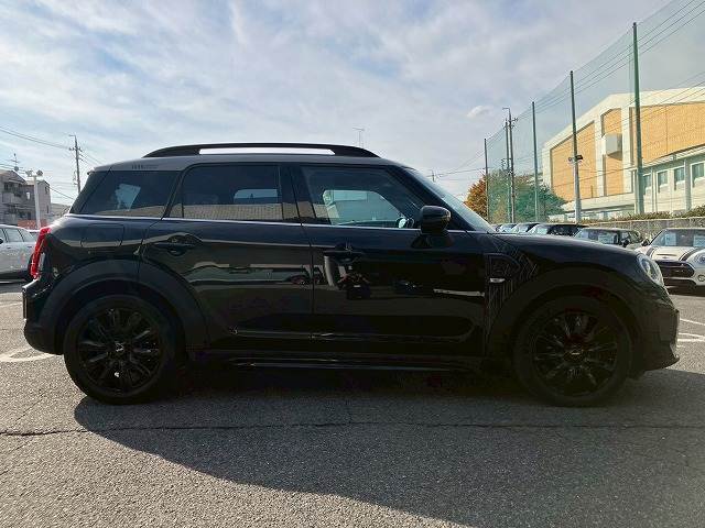 安心したお車をお選び頂けるように、当社では、鑑定車両を展示しております。第三者機関「AIS，JAAA」の2社により、お車の品質を提示しております。