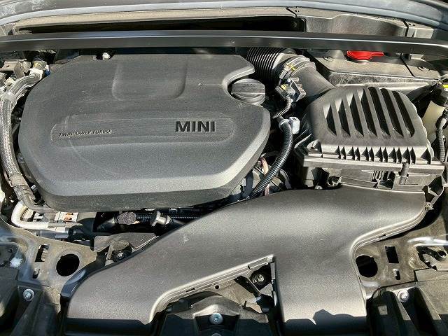 有償の修理保証「GS　WARRANTY」　をご用意。初年度登録13年未満10万km以下の輸入車まで加入でき、保証範囲も広く、輸入車238種類，無料ロードサービスも付いています。