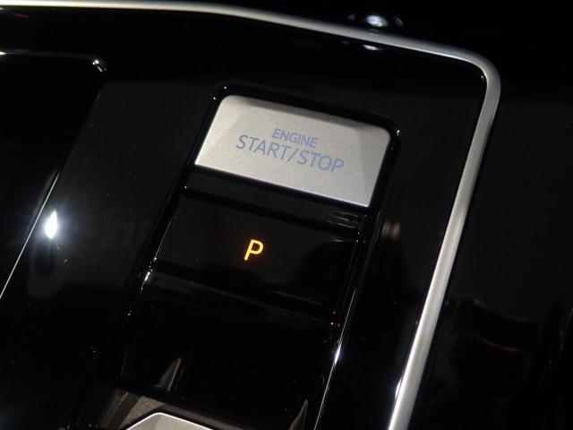 スタートボタンを押すだけでエンジンの始動、停止ができます。