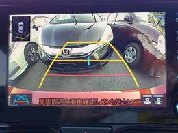 バックカメラがついて後方確認が簡単にできます！苦手としている車庫入れ等も安心して出来ますね！凄く需要の高い装備ですので、最初から付いていれば言う事なしですよね！？