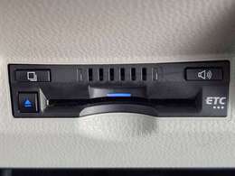 人気のオプション、ビルトインETC付き！料金所もノンストップ通過で渋滞知らず！後から付けると2万円前後はするオプションですので、最初から付いているのは嬉しいですね！