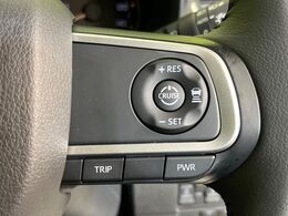 【アダプティブクルーズコントロール】高速道路での長距離走行が楽に！！自動で速度を保つクルーズコントロールが、衝突軽減システムと連携し、前方の車両を感知して車間を保つように速度調節してくれます！！