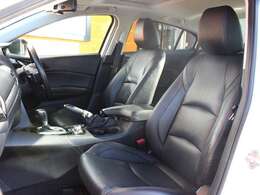 本革シート装備☆内装ももちろんクリーンナップ済みですので気持ちよくお使いいただければと思います！